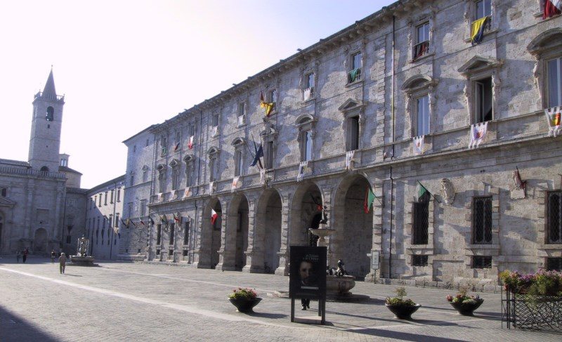 Piazza Arringo, Ascoli Piceno
