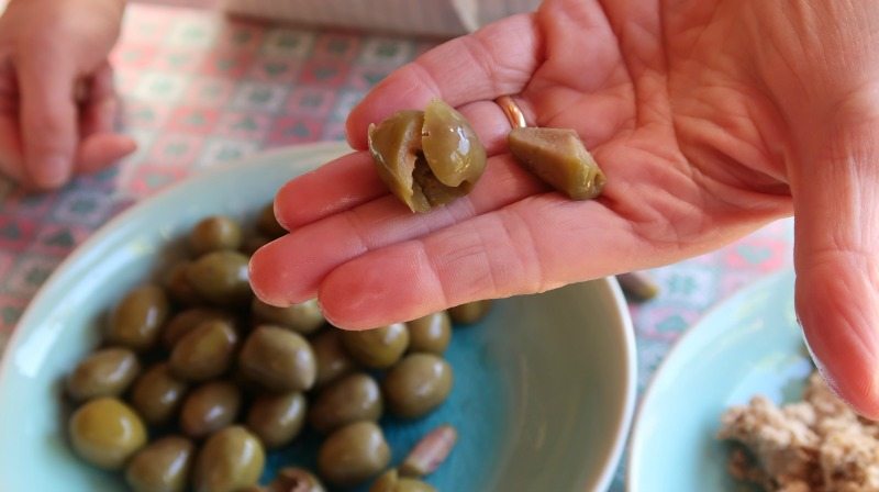 Le olive ascolane: ricetta tipica dello street food marchigiano - #