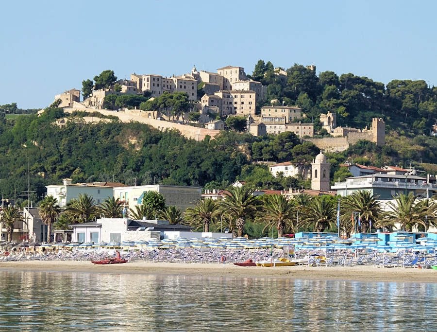 Cupra Marittima spiaggia e paese alto