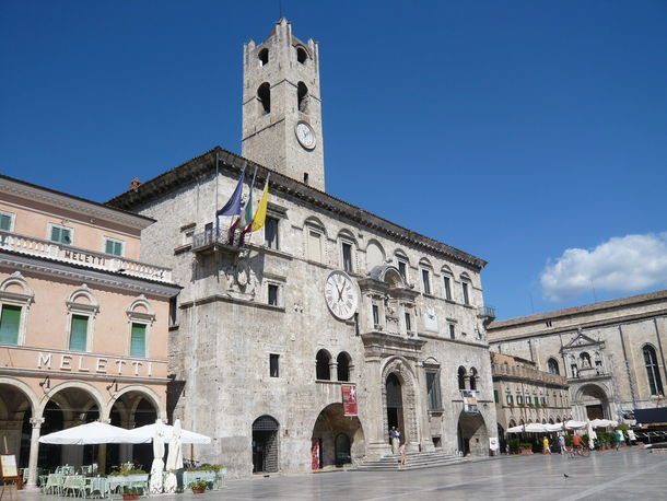 Palazzo dei Capitani ad Ascoli Piceno 