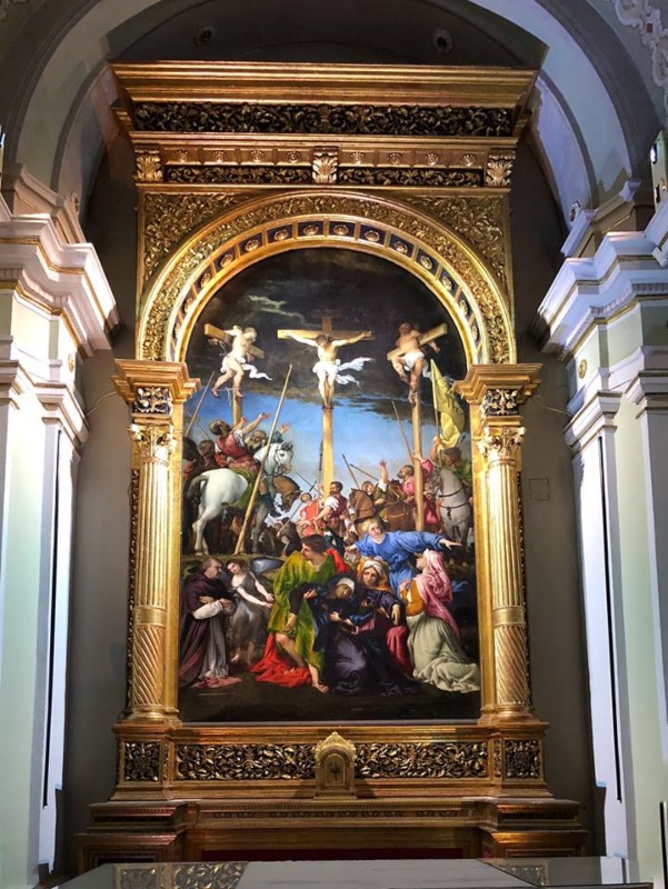 L'opera "La Crocifissione di Lorenzo Lotto" all'interno della Chiesa di Santa Maria in Telusiano