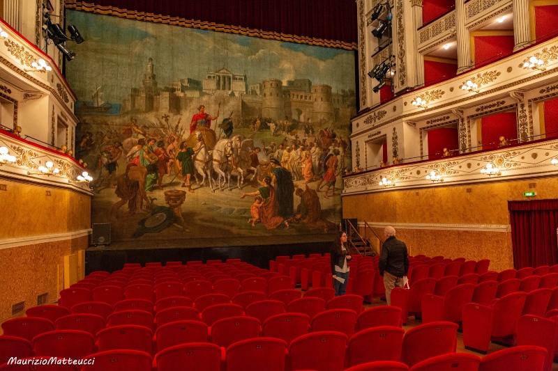 sipario storico del teatro della fortuna di Fano 