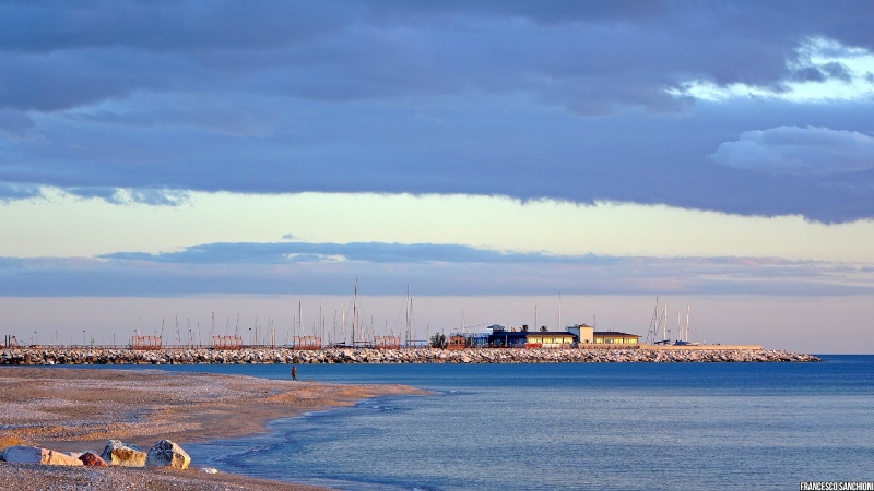 spiaggia sassonia a Fano