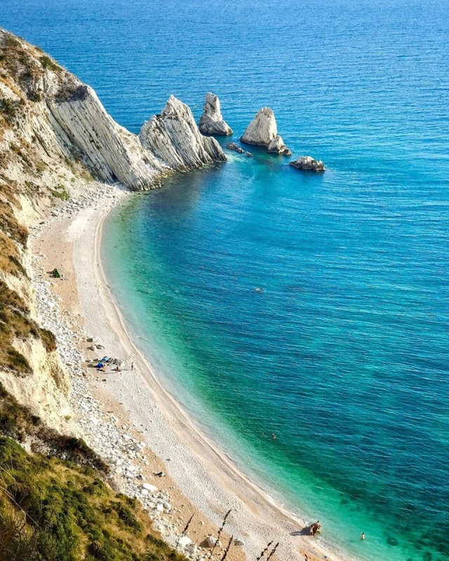 spiaggia delle due sorelle dall'alto