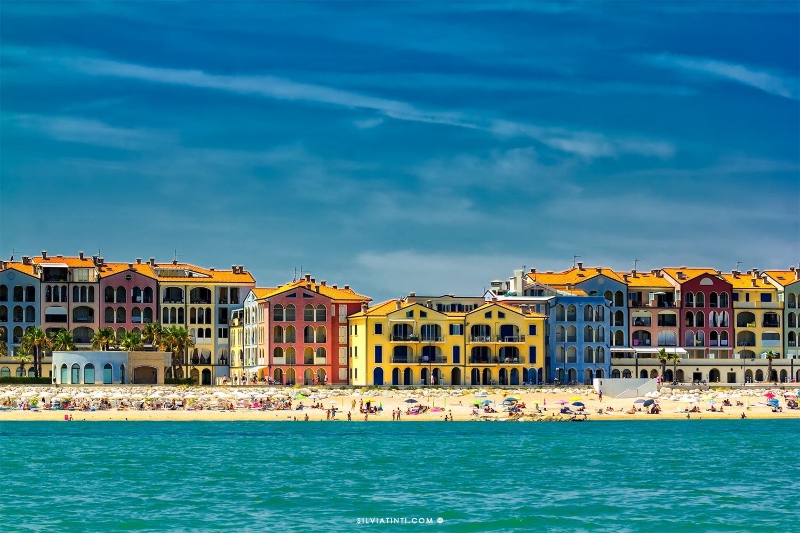 casette colorate vista mare a Porto Recanati