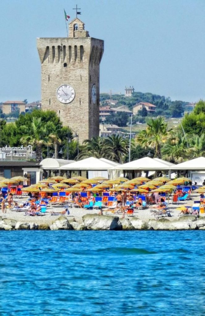 castello svevo di Porto Recanati visto dal mare 