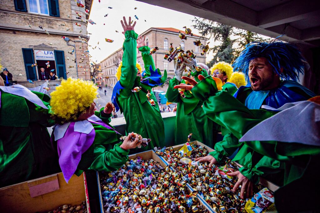 Carnevale di Fano 2022, la sfilata si recupera a Ferragosto